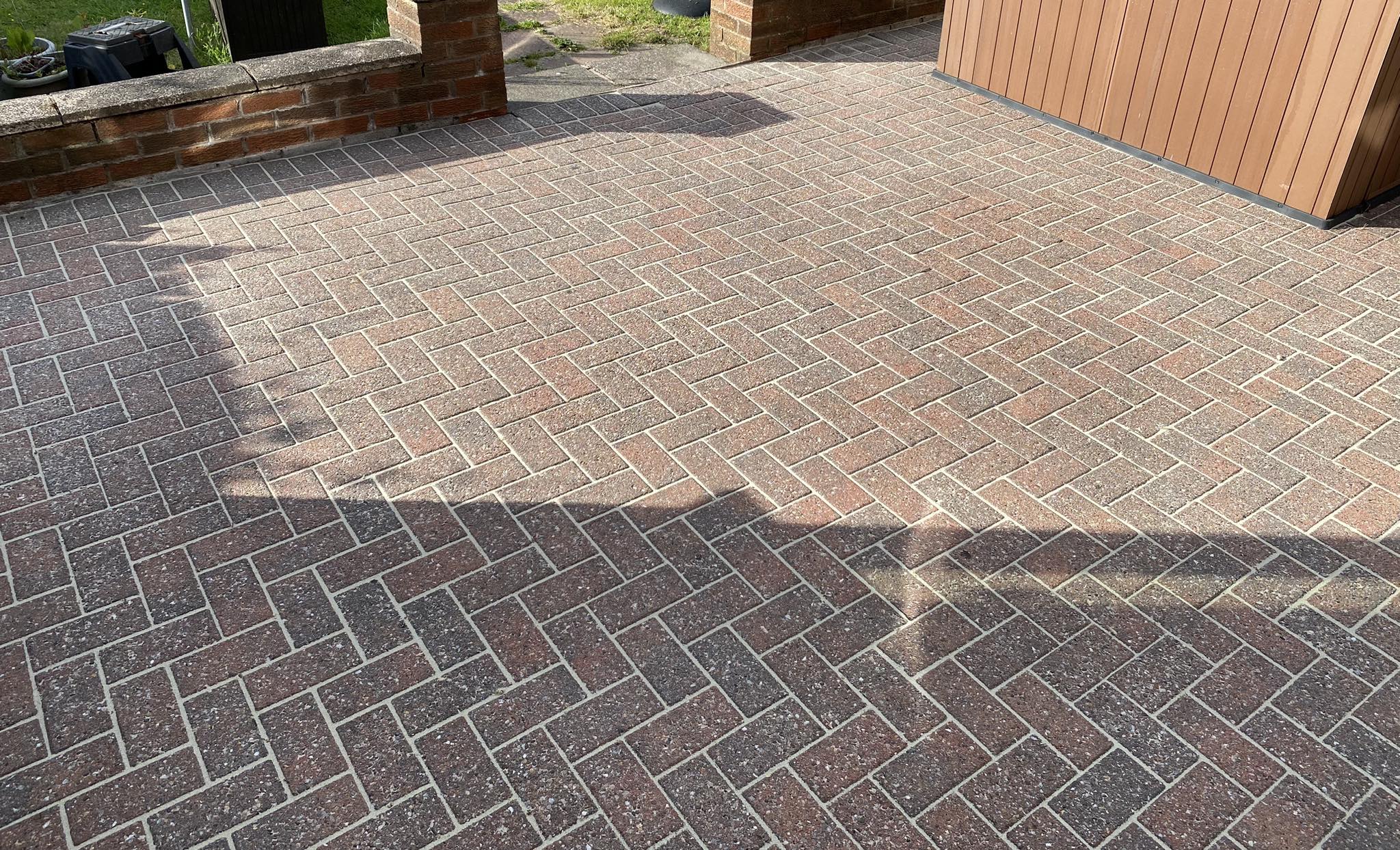 How Driveway Cleaning Boosts Kerb Appeal and Property Value